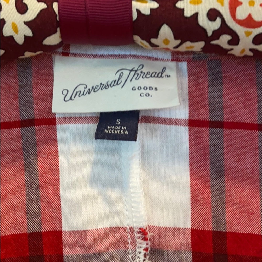 Universal threads tie button down - Picture 3 of 4